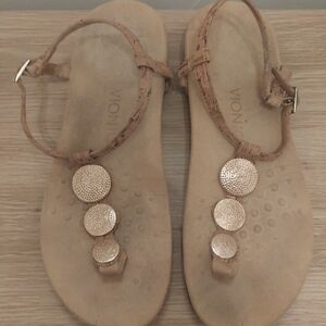 Vionic Women's Gold and Tan Sandals
